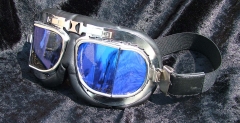 Motorcycle goggle, tinted, break- and shatterproof 